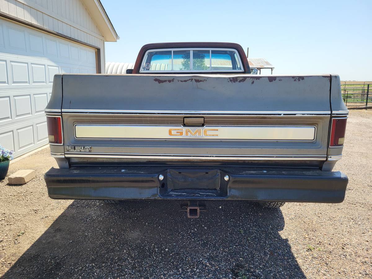 Gmc-Sierra-grande-diesel-1977-silver-1