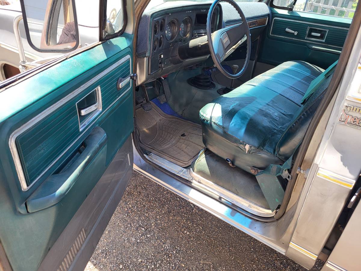Gmc-Sierra-grande-diesel-1977-silver-3