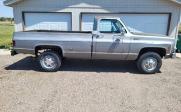 Gmc-Sierra-grande-diesel-1977-silver