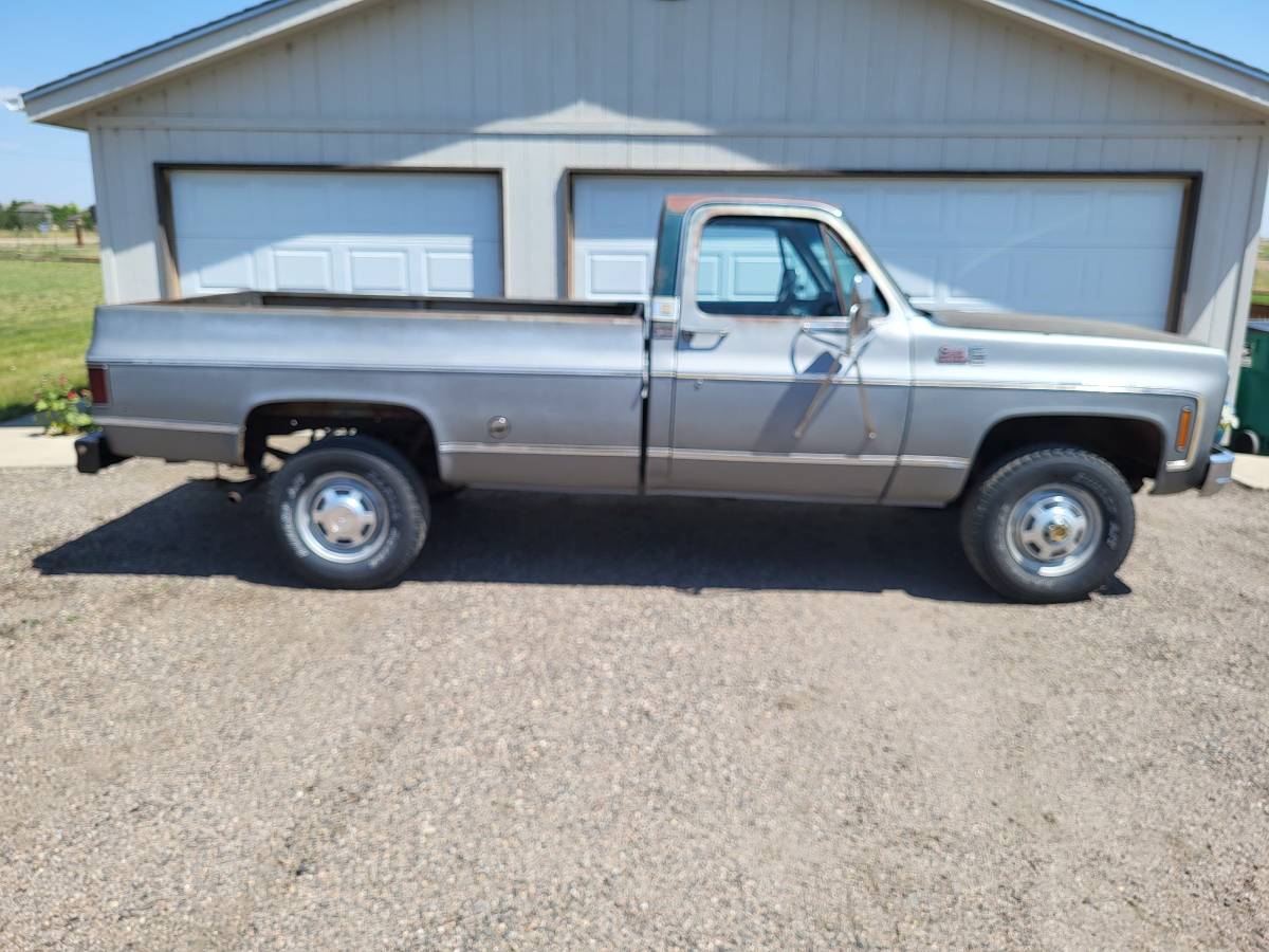 Gmc-Sierra-grande-diesel-1977-silver