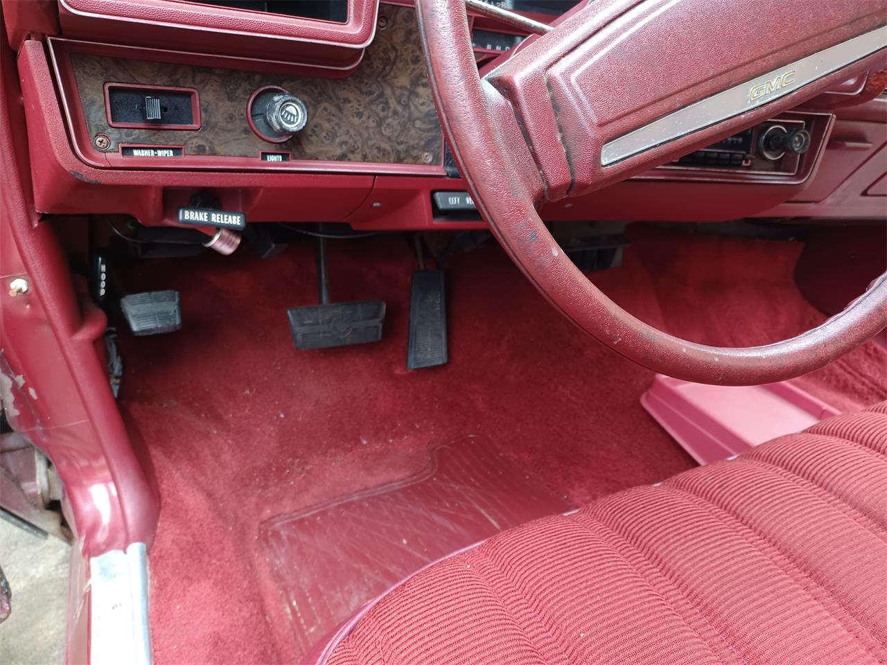 Gmc-Sprint-1975-WhiteampMaroon-Maroon-11