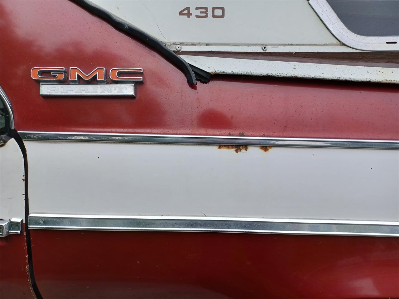 Gmc-Sprint-1975-WhiteampMaroon-Maroon-15