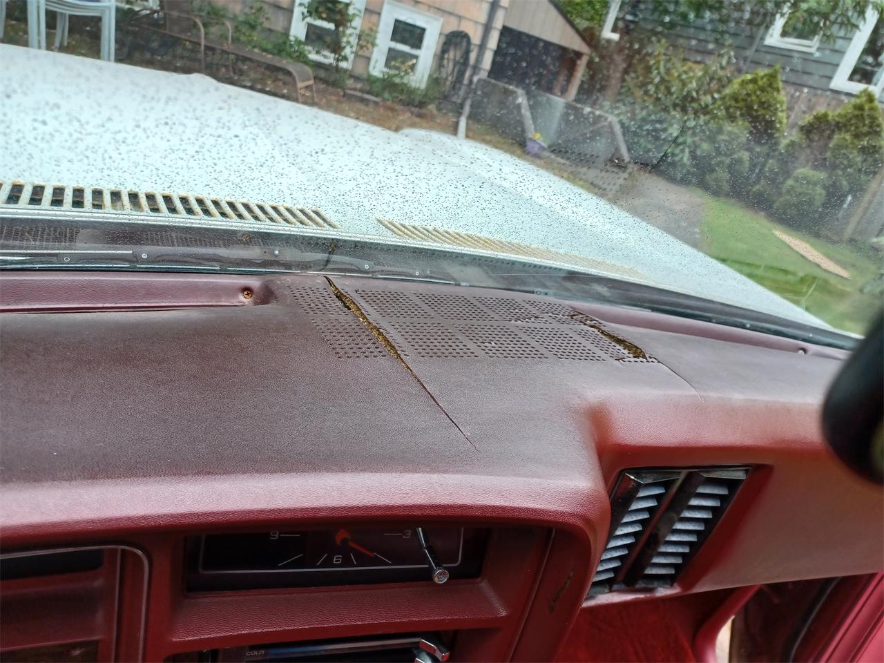 Gmc-Sprint-1975-WhiteampMaroon-Maroon-4