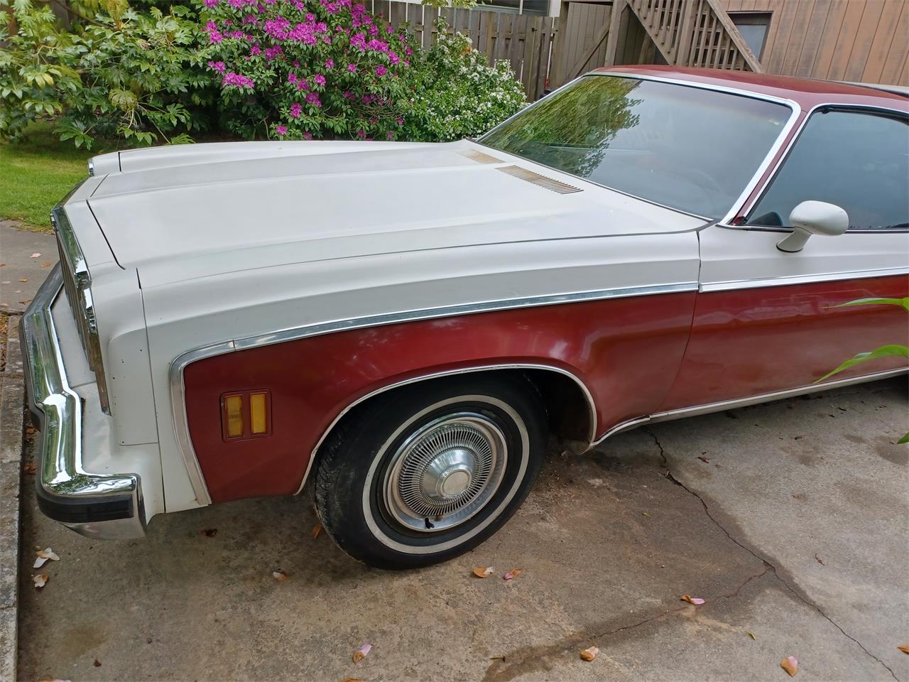 Gmc-Sprint-1975-WhiteampMaroon-Maroon-7