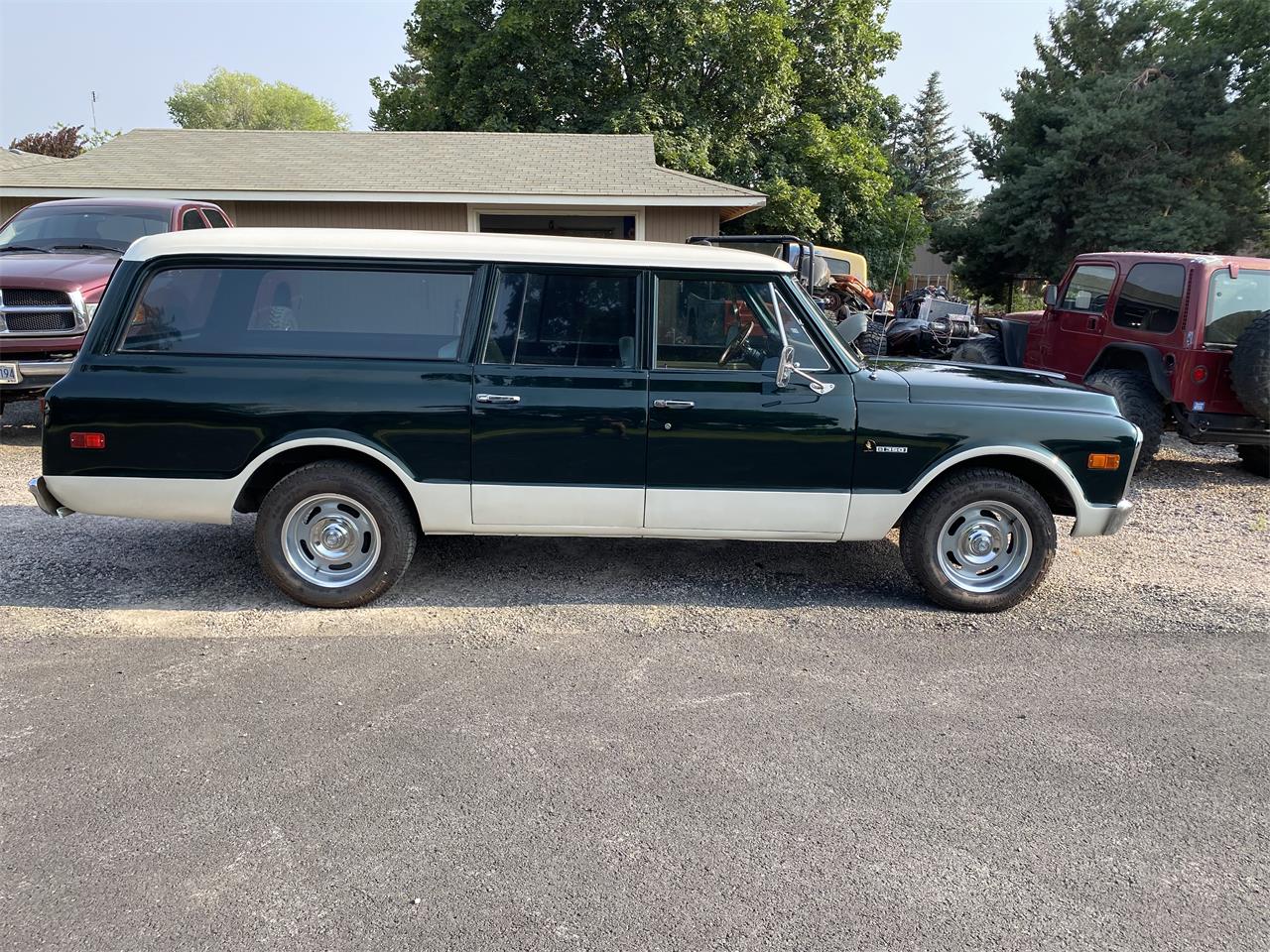 Gmc-Suburban-1972-Greencream-Greentan-1