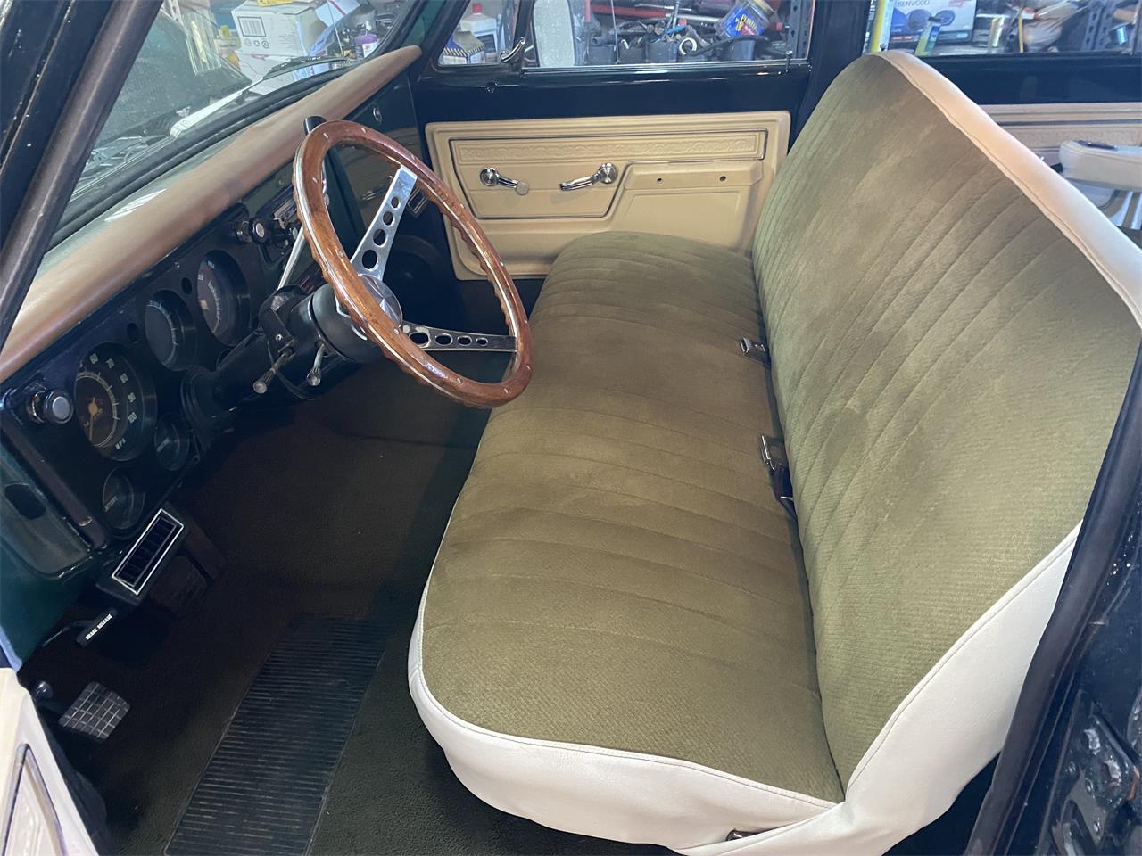 Gmc-Suburban-1972-Greencream-Greentan-4