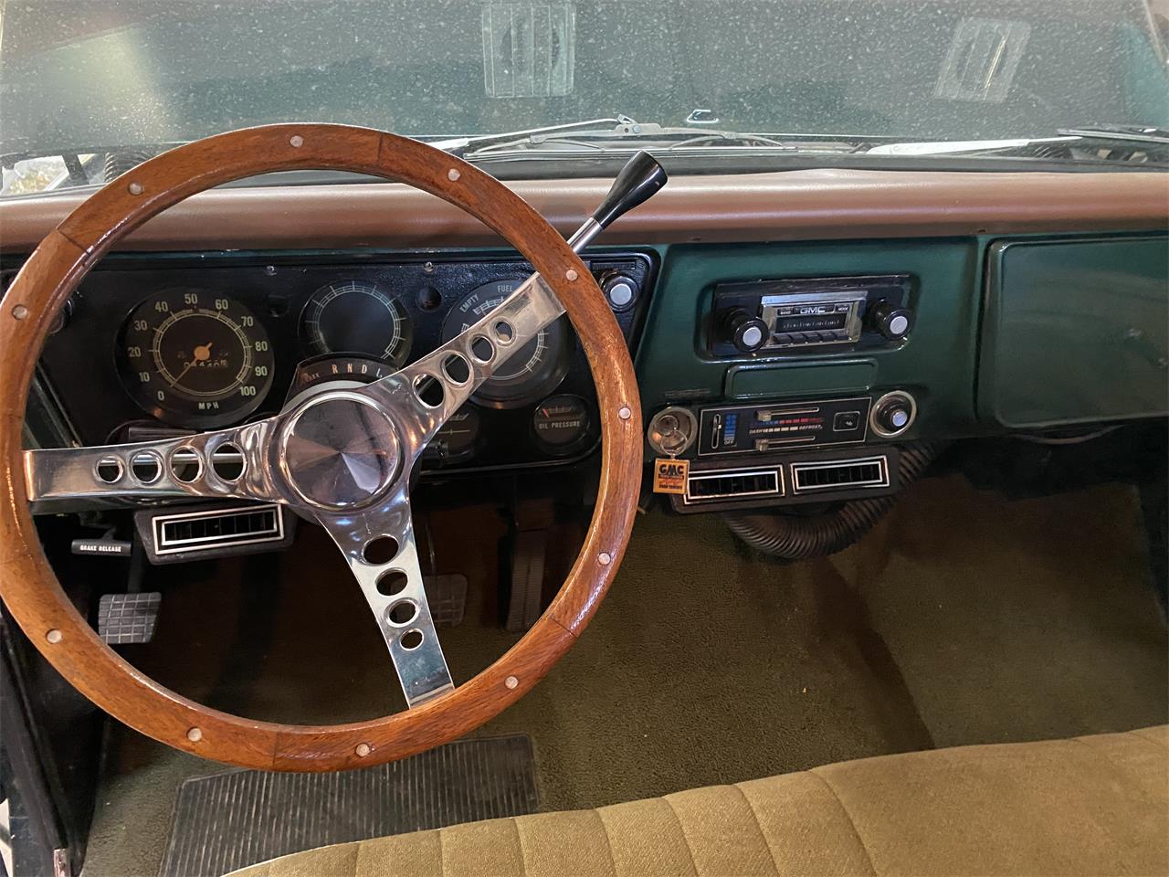 Gmc-Suburban-1972-Greencream-Greentan-6