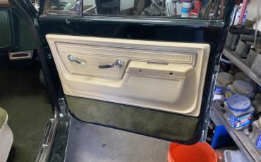 Gmc-Suburban-1972-Greencream-Greentan-8