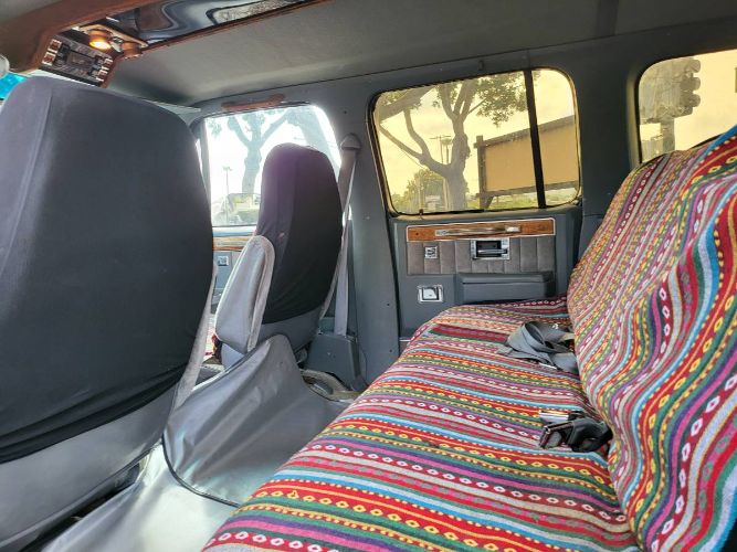 Gmc-Suburban-1987-Black-1
