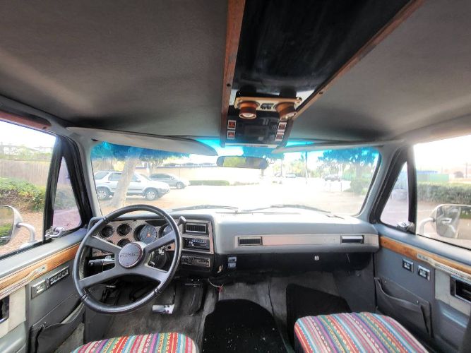 Gmc-Suburban-1987-Black-12