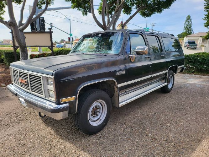 Gmc-Suburban-1987-Black-18