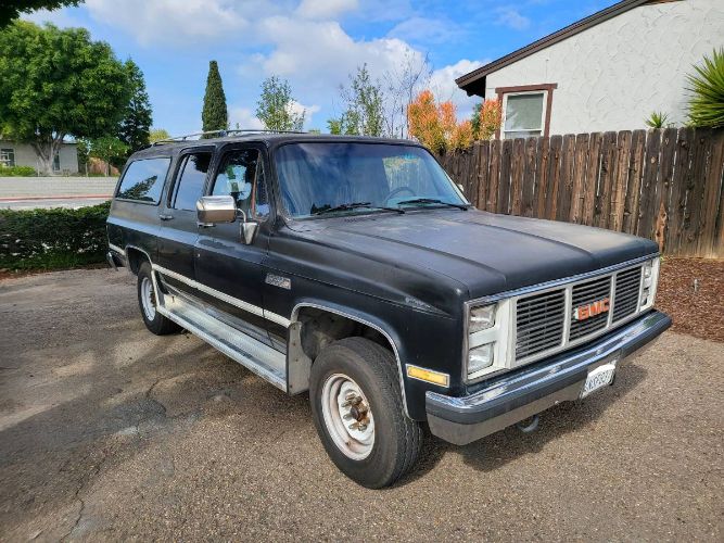 Gmc-Suburban-1987-Black-2