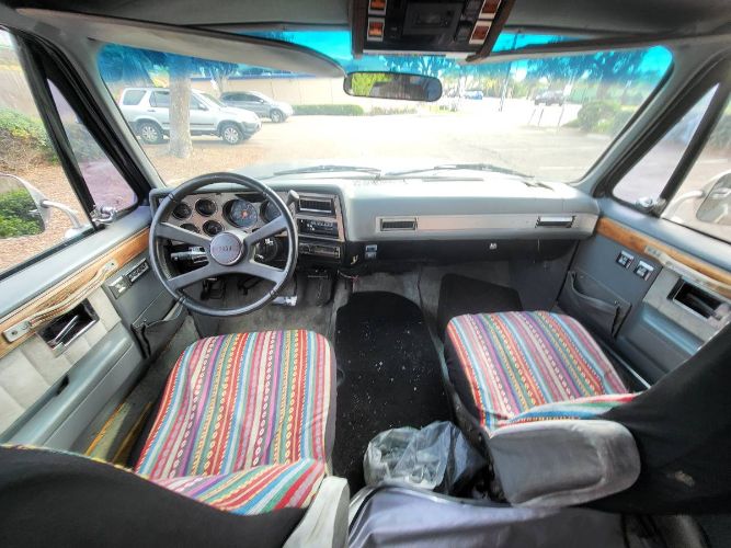 Gmc-Suburban-1987-Black-4