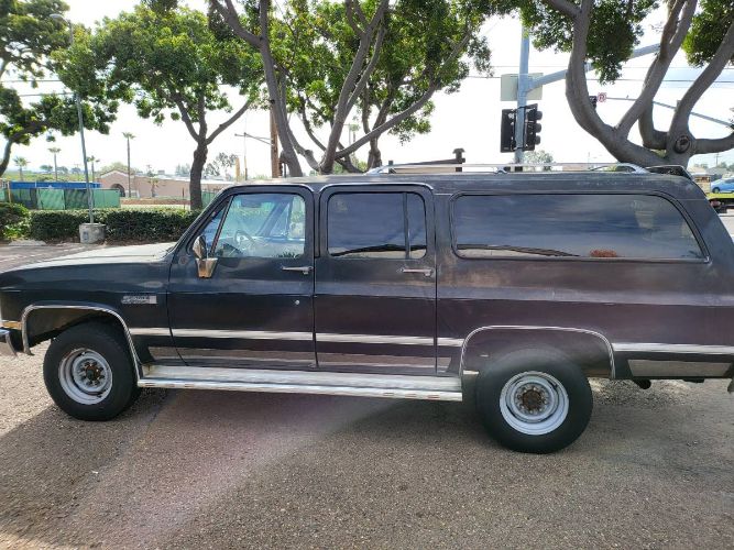 Gmc-Suburban-1987-Black-6