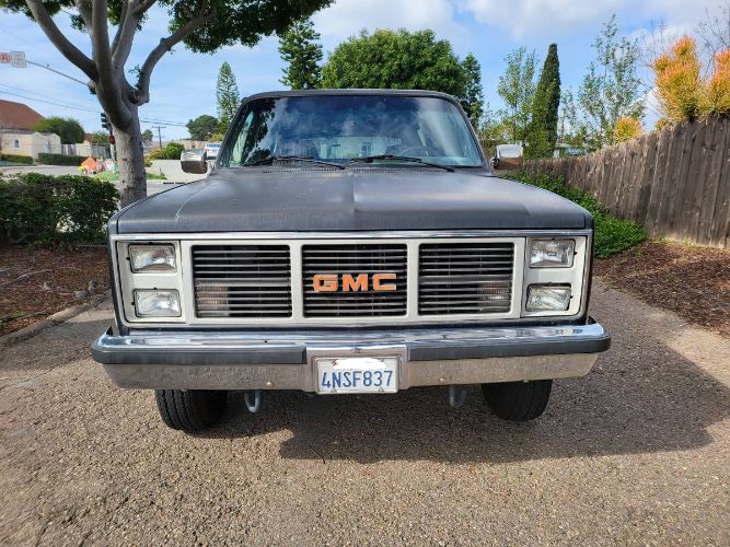 Gmc-Suburban-1987-Black