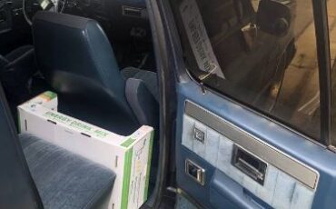 Gmc-Suburban-1988-Blue-11