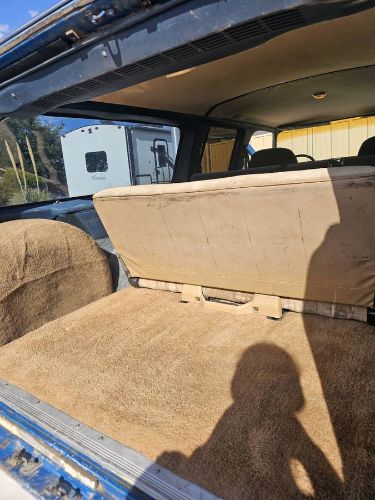 Gmc-Suburban-1988-Blue-13