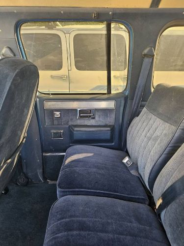 Gmc-Suburban-1988-Blue-17