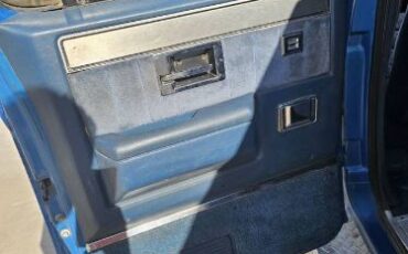 Gmc-Suburban-1988-Blue-18