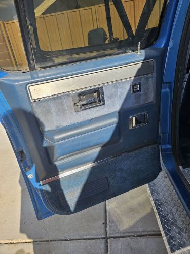 Gmc-Suburban-1988-Blue-18