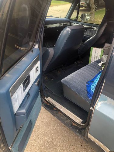 Gmc-Suburban-1988-Blue-4