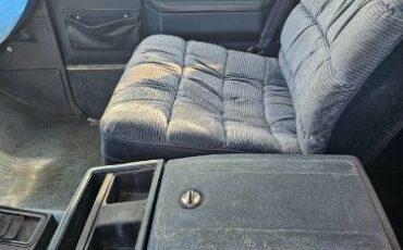Gmc-Suburban-1988-Blue-8