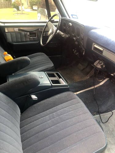 Gmc-Suburban-1988-Blue-9