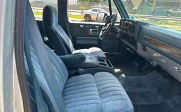 Gmc-Suburban-1990-Silver-11