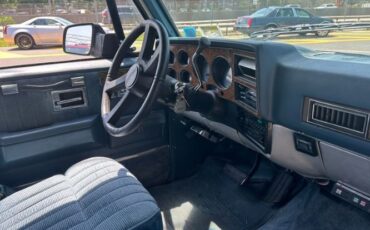 Gmc-Suburban-1990-Silver-12