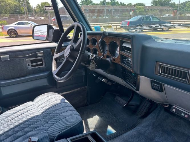 Gmc-Suburban-1990-Silver-12
