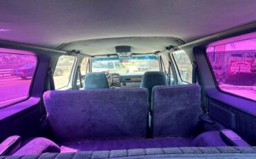 Gmc-Suburban-1990-Silver-15