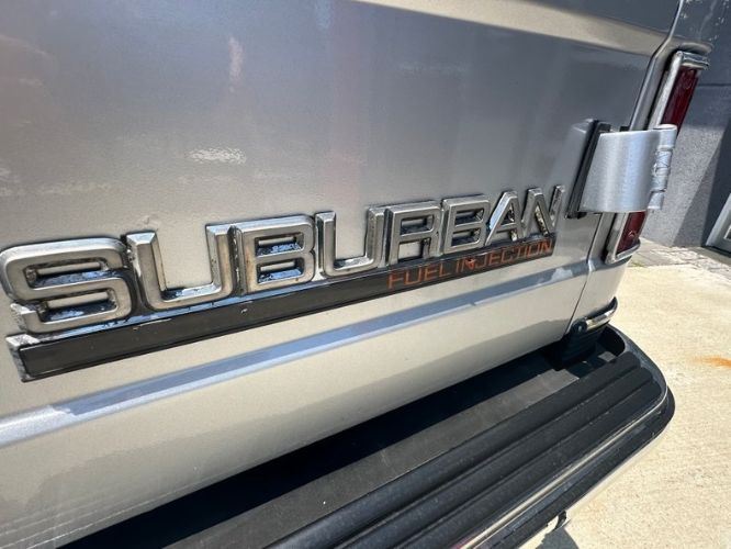 Gmc-Suburban-1990-Silver-16
