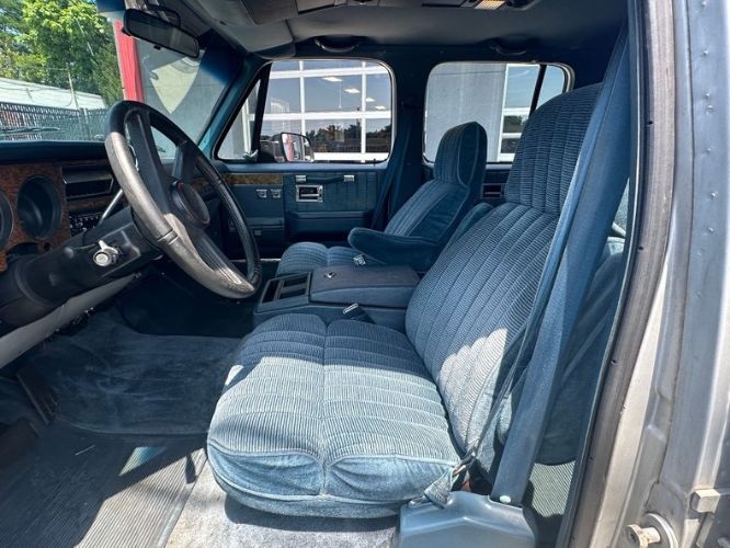 Gmc-Suburban-1990-Silver-18