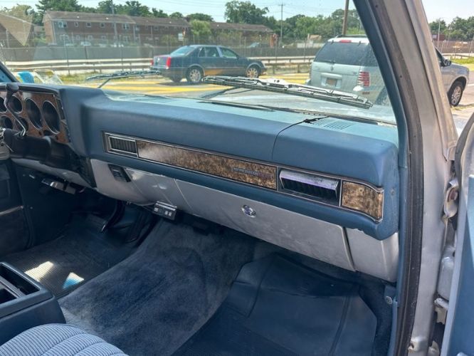 Gmc-Suburban-1990-Silver-23
