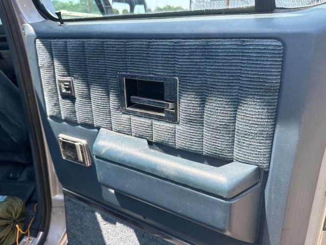 Gmc-Suburban-1990-Silver-24