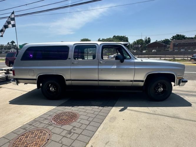 Gmc-Suburban-1990-Silver-3