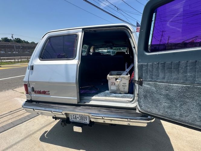 Gmc-Suburban-1990-Silver-35