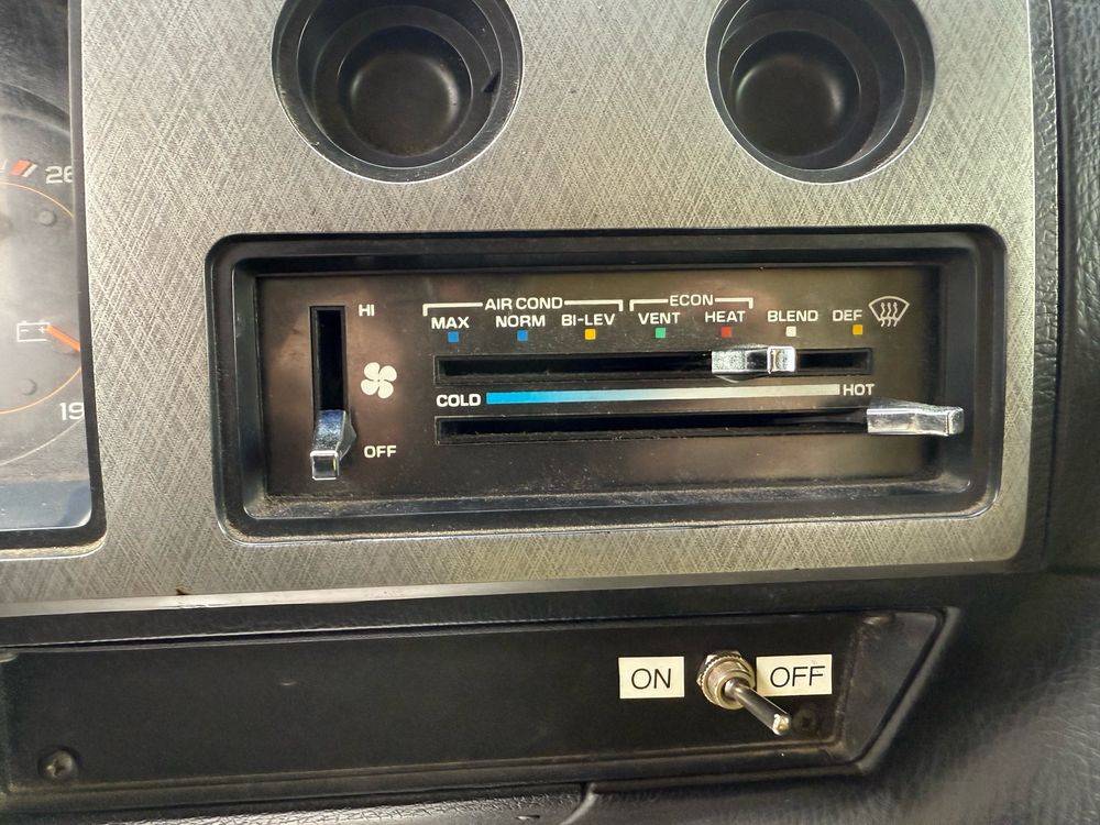 Gmc-Vandura-1994-silver-14