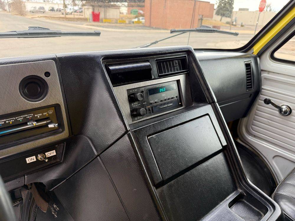 Gmc-Vandura-1994-silver-15