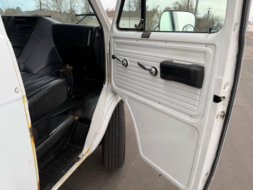 Gmc-Vandura-1994-silver-16