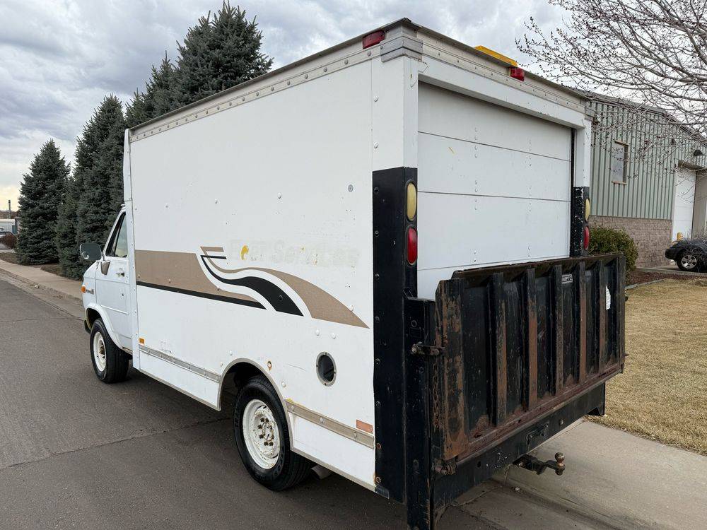 Gmc-Vandura-1994-silver-2