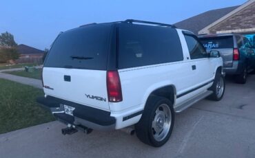 Gmc-Yukon-1994-white-2