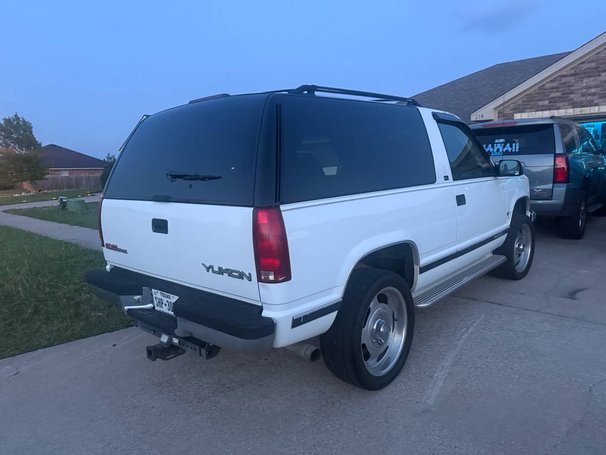 Gmc-Yukon-1994-white-2
