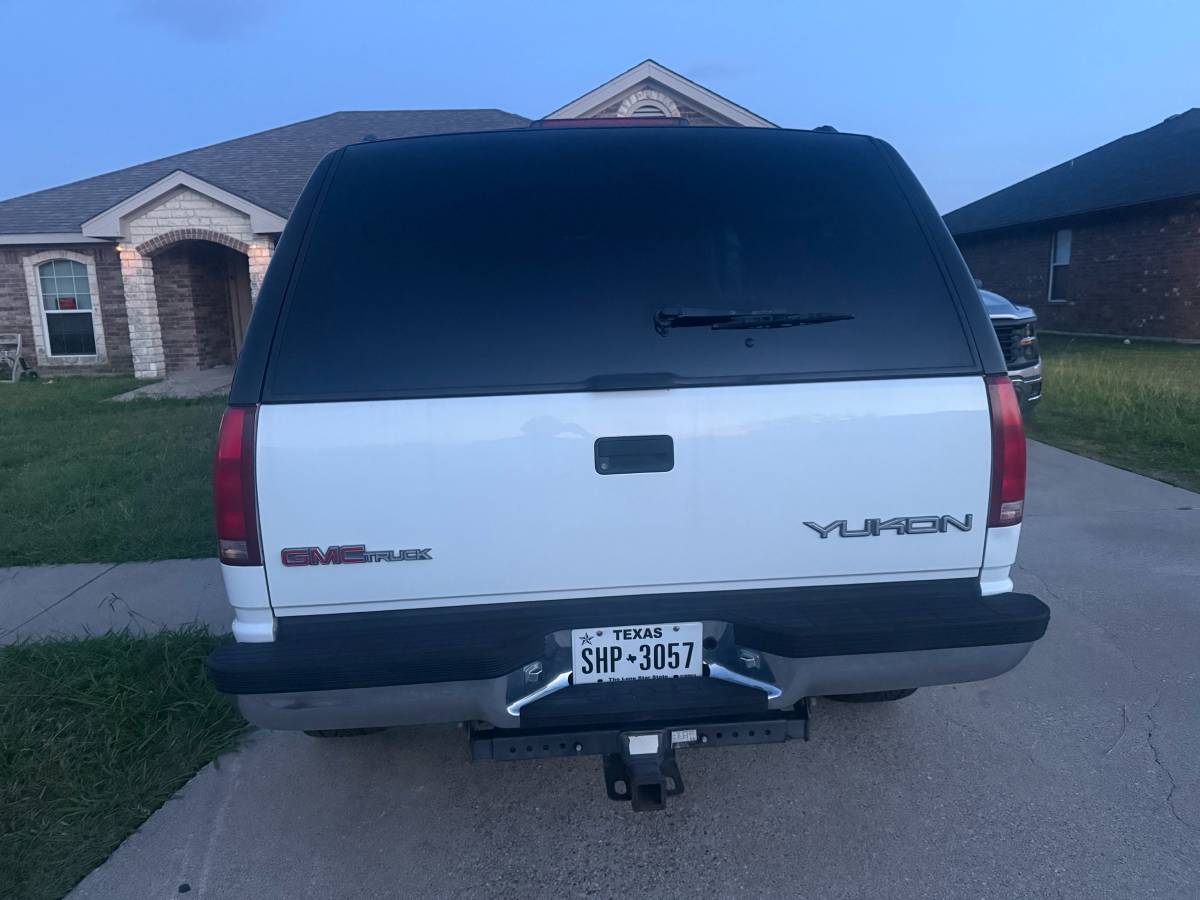 Gmc-Yukon-1994-white-3
