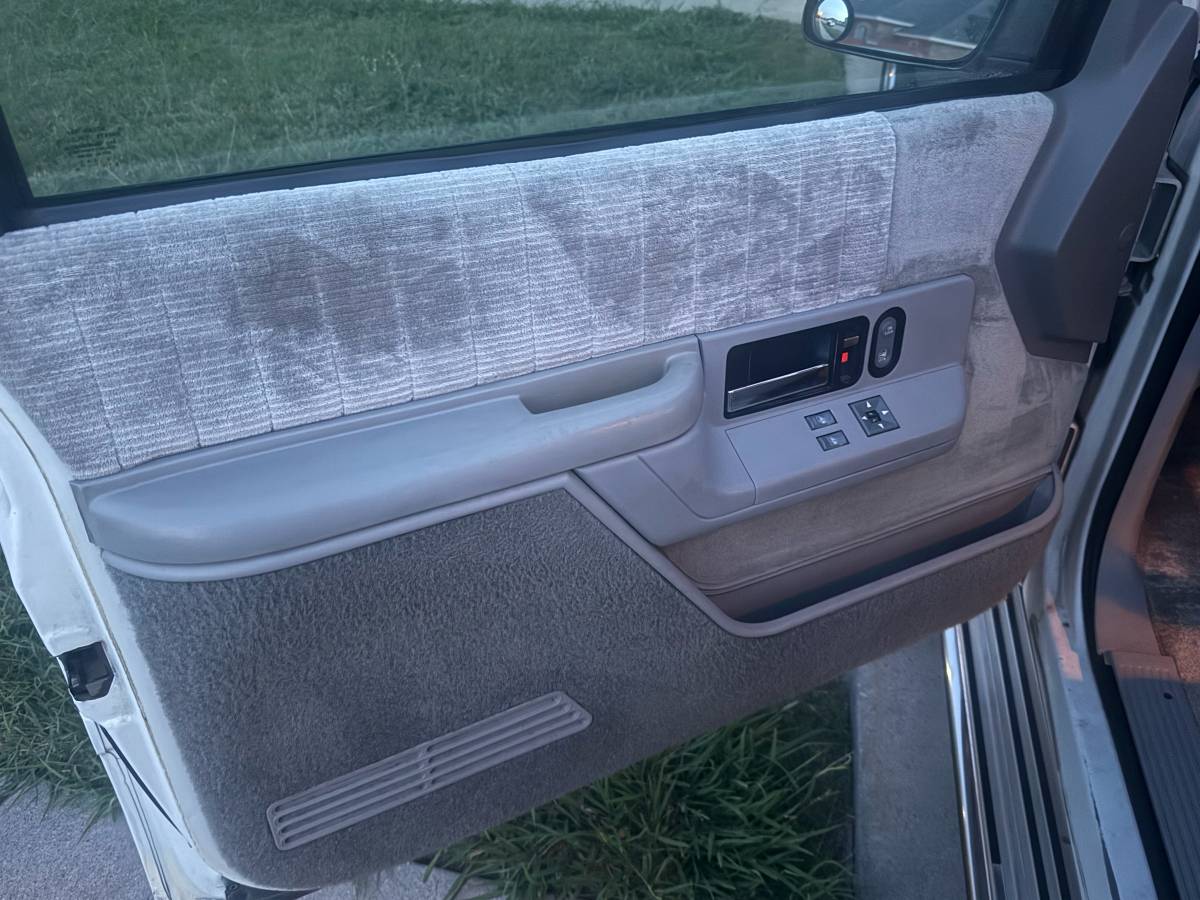 Gmc-Yukon-1994-white-8