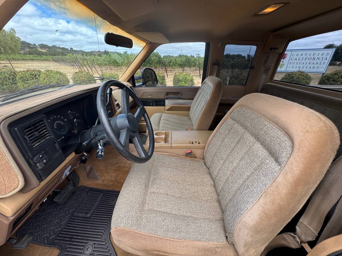 Gmc-dually-3500-1988-brown-16