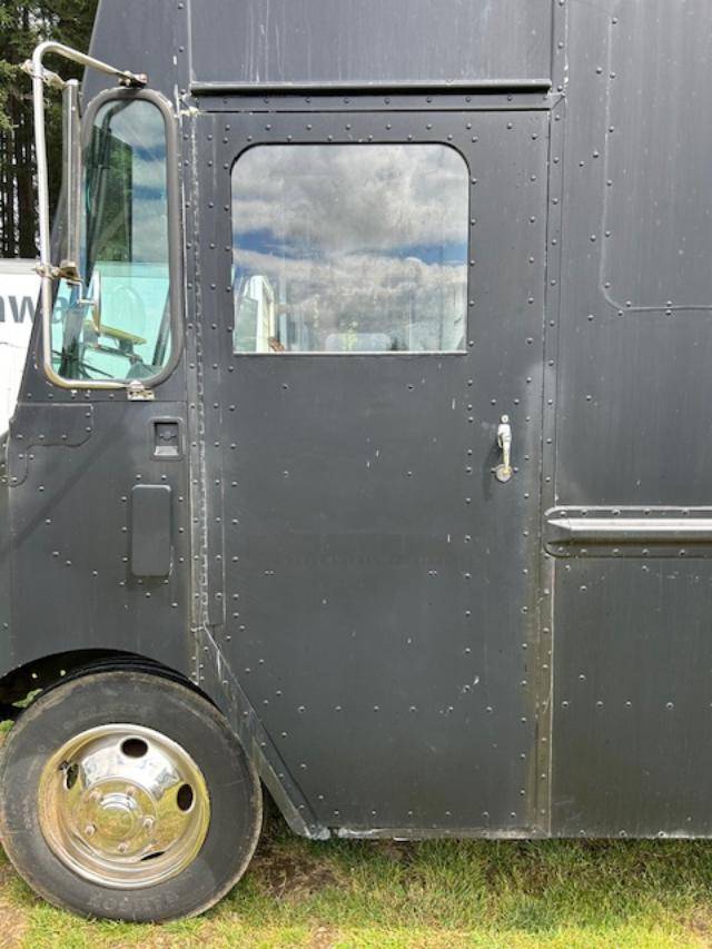 Gmc-grumman-1992-black-1