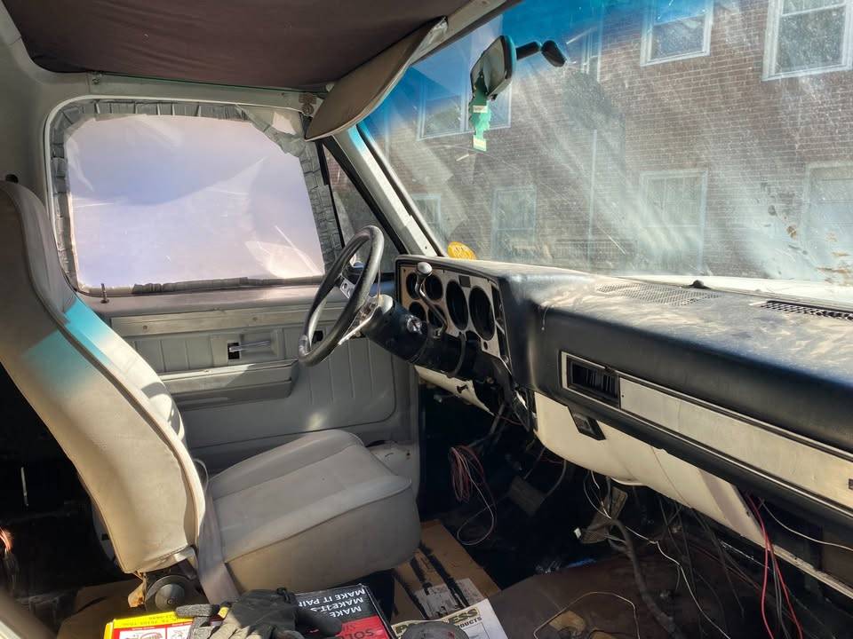 Gmc-jimmy-1983-white-8