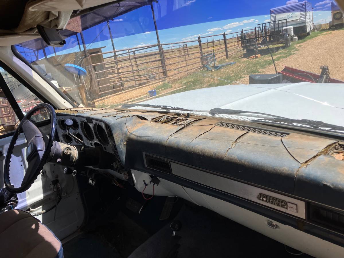 Gmc-jimmy-diesel-1983-10