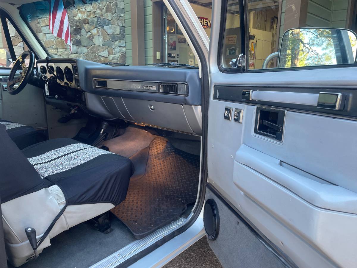 Gmc-jimmy-sierra-classic-1981-silver-12